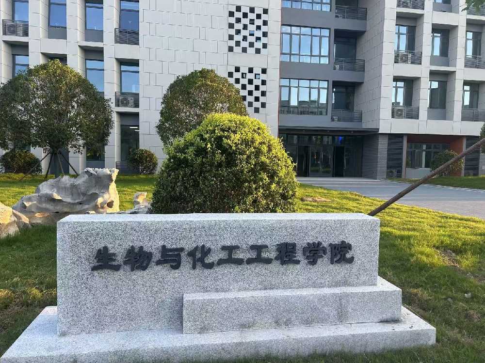 万年县扬州职业大学体育场高杆灯项目